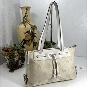 🦆 DOONEY & BOURKE CREAM SIGNATURE TASSEL TOTE